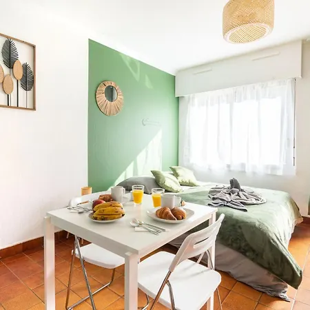 Charmant Studio Avec Terrasse, Gare A 200M Et Parking Gratuit Saint-Cyr-l'Ecole Exterior photo