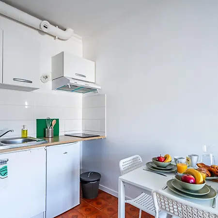Charmant Studio Avec Terrasse, Gare A 200M Et Parking Gratuit Saint-Cyr-l'Ecole Exterior photo