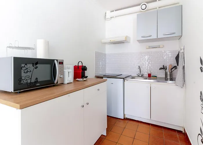 Charmant Studio Avec Terrasse, Gare A 200M Et Parking Gratuit