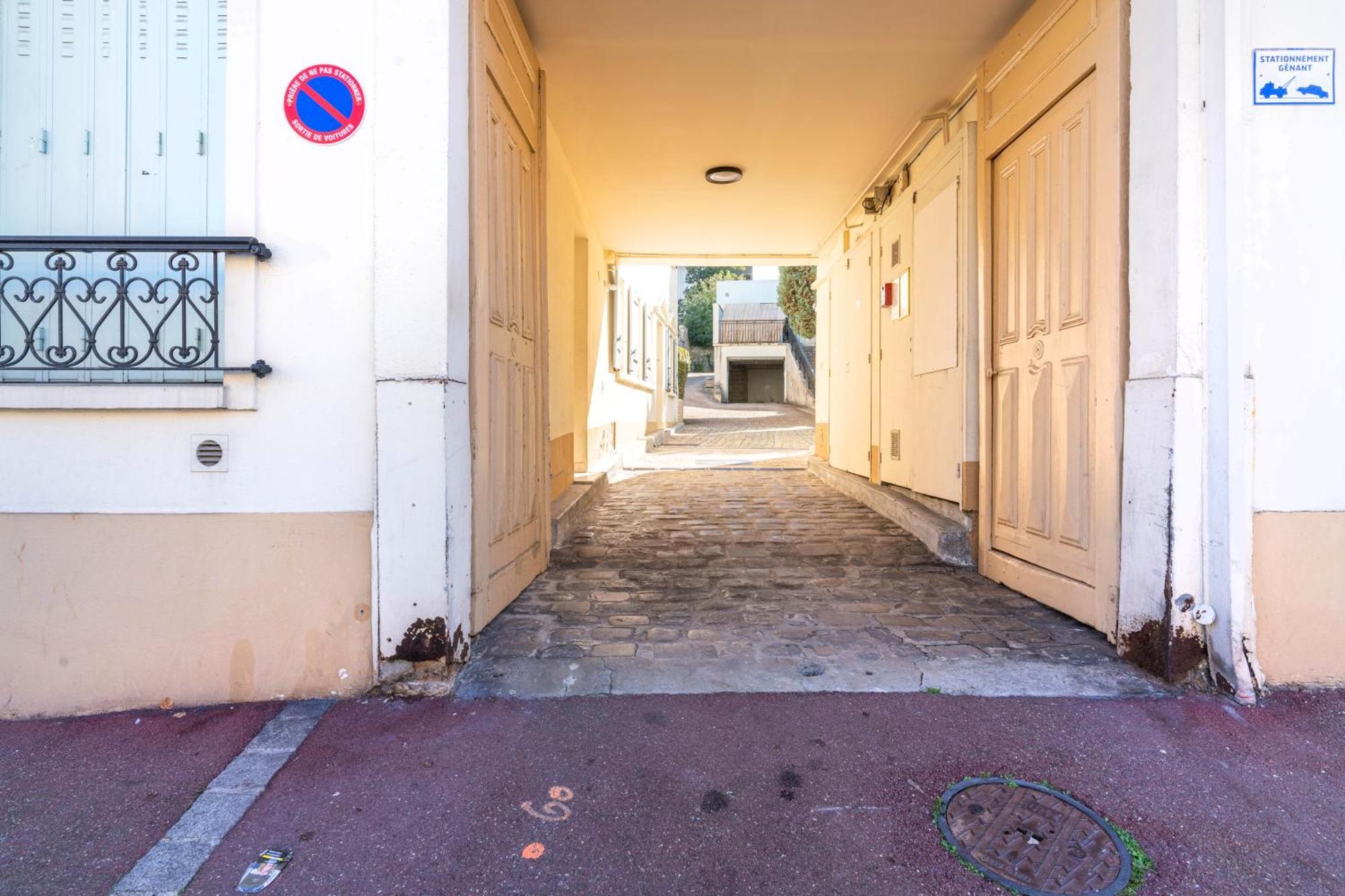Apartment Avec Terrasse, Gare A 200m Et Parking Gratuit Saint-Cyr-l'Ecole