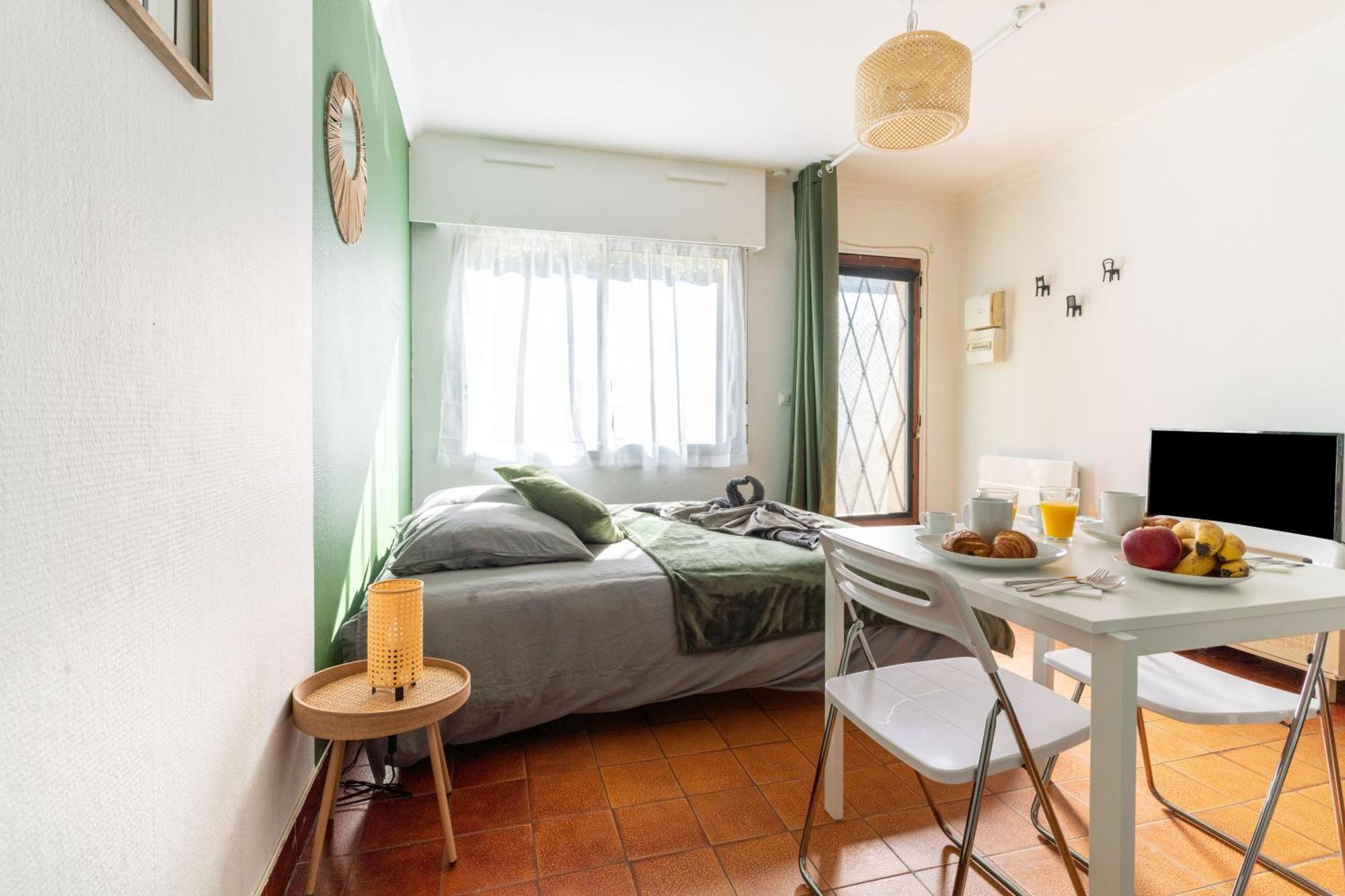 Avec Terrasse, Gare A 200m Et Parking Gratuit Apartment Saint-Cyr-l'Ecole