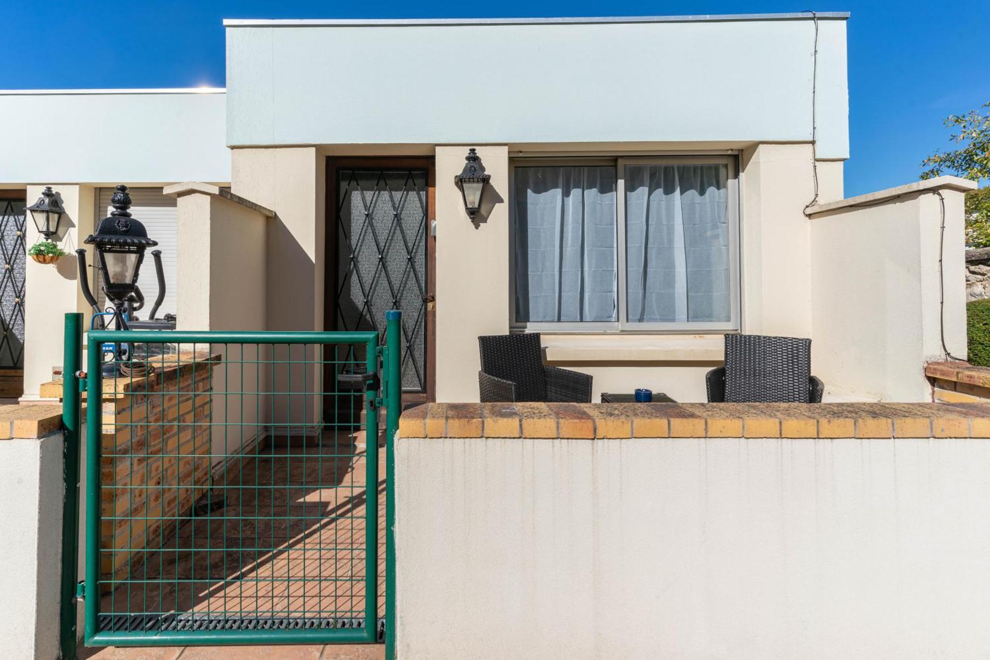 Avec Terrasse, Gare A 200m Et Parking Gratuit * Saint-Cyr-l'Ecole